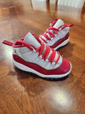 Jordan Retro 11s Size 9C Used